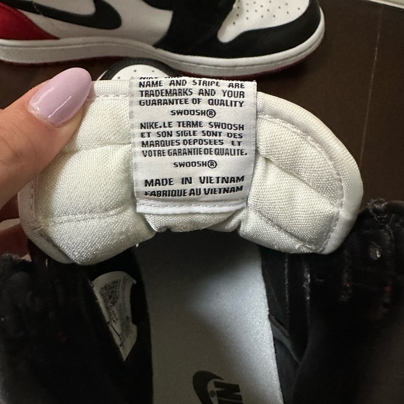 Jordan 1 Retro High Satin Black Toe (womans) - Picture 5 of 5